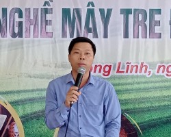 Đồng chí Nguyễn Duy Đăng  - Phó Chủ tịch Hội Nông dân thị xã khai mạc lớp học nghề