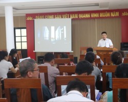 Ông Võ Thanh Tuấn – Phó Giám đốc Công ty Bảo hiểm PVI Bắc Trung bộ phát biểu tại hội nghị