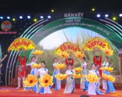 Đội tuyển Hà Tĩnh thực hiện phần thi So tài nhà nông tại vòng thi Bán kết