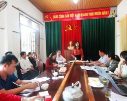 Đồng chí Nguyễn Thị Mai Thủy – Tỉnh ủy viên, Chủ tịch Hội Nông dân tỉnh làm việc tại xã Phú Phong