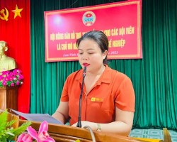 Hội Nông dân xã Lưu Vĩnh Sơn phối hợp tổ chức trao sổ bảo hiểm xã hội cho hội viên nông dân