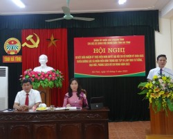Đồng chí Nguyễn Trọng Vân, Phó Bí thư Đảng ủy Khối cơ quan và doanh nghiệp tỉnh phát biểu tại hội nghị