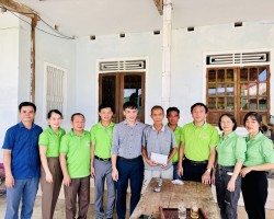 Đoàn đã đến thăm và tặng quà cho Thương binh Nguyễn Ttung Hòa có hoàn cảnh khó khăn tại thôn 1 xã Hòa Hải huyện Hương Khê
