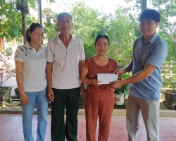 Hội Nông dân xã Thanh Lộc tặng quà tri ân