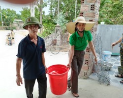 Các cấp Hội Nông dân thị xã Hồng Lĩnh ra quân hỗ trợ người dân trong tình hình thiếu nước nghiêm trọng trên địa bàn