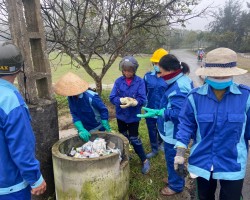 Phát động phong trào vận động hội viên nông dân xã Thạch Bình ra quân thu gom bao bì thuốc bảo vệ thực vật