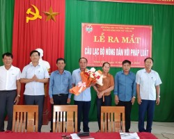Ra mắt Câu lạc bộ “Nông dân với pháp luật” tại chi hội Nông dân Yên Hà, thị trấn Thiên Cầm huyện Cẩm Xuyên Cẩm Xuyên.