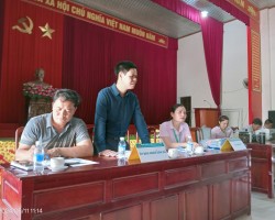 Hình ảnh: Đồng chí Đồng Việt Dũng – Giám đốc Ngân hàng CSXH huyện Nghi Xuân tham dự giao ban tại điểm giao dịch ở xã