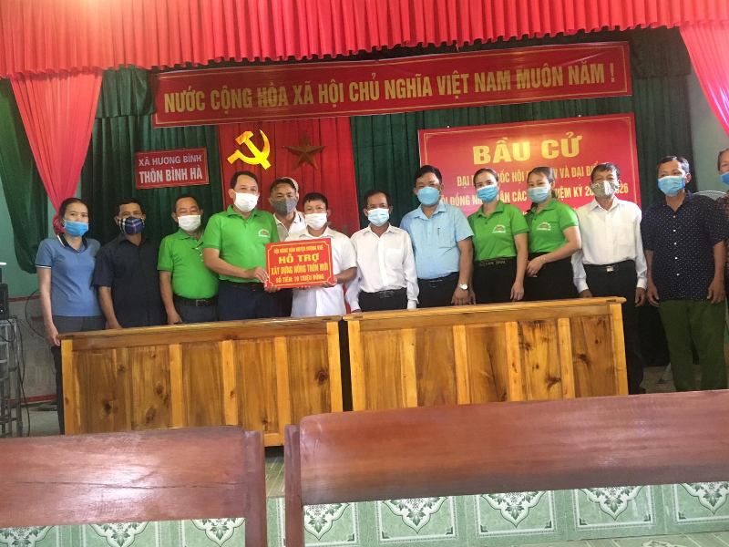 Hội Nông dân huyện Hương Khê hỗ trợ cho thôn Bình Hà xã Hương Bình xây dựng khu dân cư mẫu