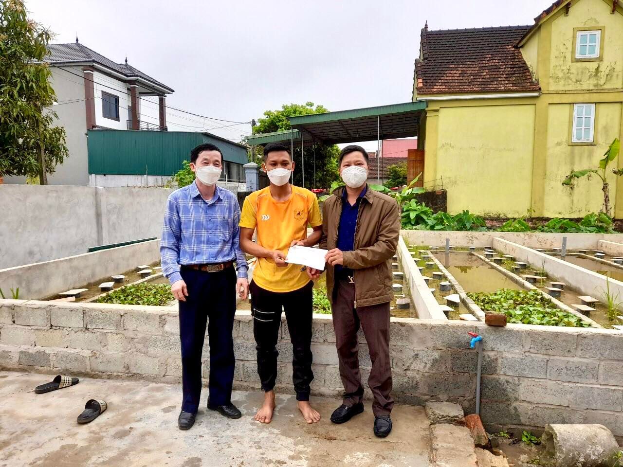 Hình ảnh Hội Nông dân thị xã Hồng Lĩnh hỗ trợ mô hình nuôi lươn sinh sản