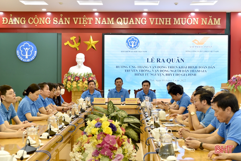 Phó Chủ tịch UBND tỉnh Lê Ngọc Châu cùng lãnh đạo một số sở, ban, ngành cấp tỉnh dự lễ ra quân tại điểm cầu cơ quan BHXH tỉnh.