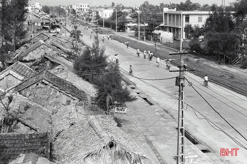 Đường Phan Đình Phùng, TX Hà Tĩnh năm 1993 (Ảnh Sỹ Ngọ)