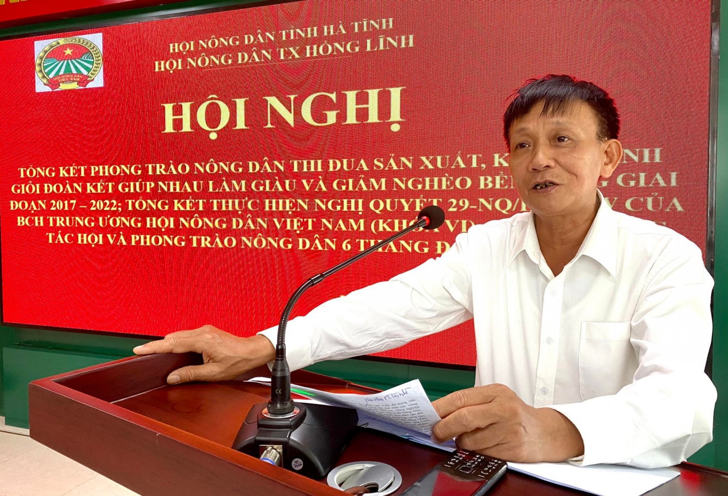 Đồng chí Trần Trung Thành, Phó Chủ tịch thường trực Hội nông dân tỉnh phát biểu chỉ đạo tại hội nghị