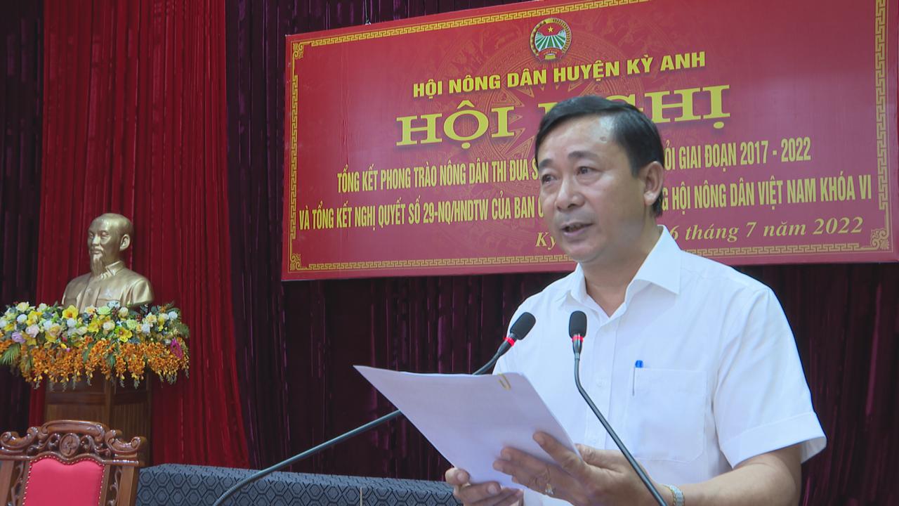Hình ảnh Chủ tịch Hội Nông dân huyện Phan Văn Duẩn trình bày báo cáo tại hội nghị
