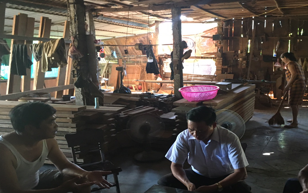 Xưởng gỗ của gia đình anh Tuyên cho thu nhập bình quân khoảng 25 triệu đồng/tháng