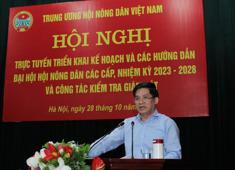 Đồng chí Phạm Tiến Nam -  Phó Chủ tịch Thường trực Trung ương Hội Nông dân Việt Nam phát biểu tại hội nghị