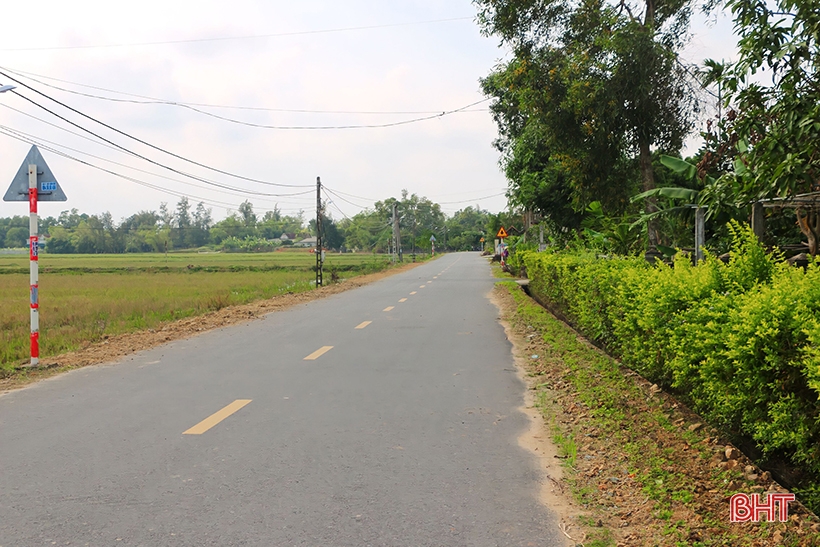 Những con đường thẳng tắp, được rải thảm nhựa sạch đẹp của thôn Phúc Thịnh.