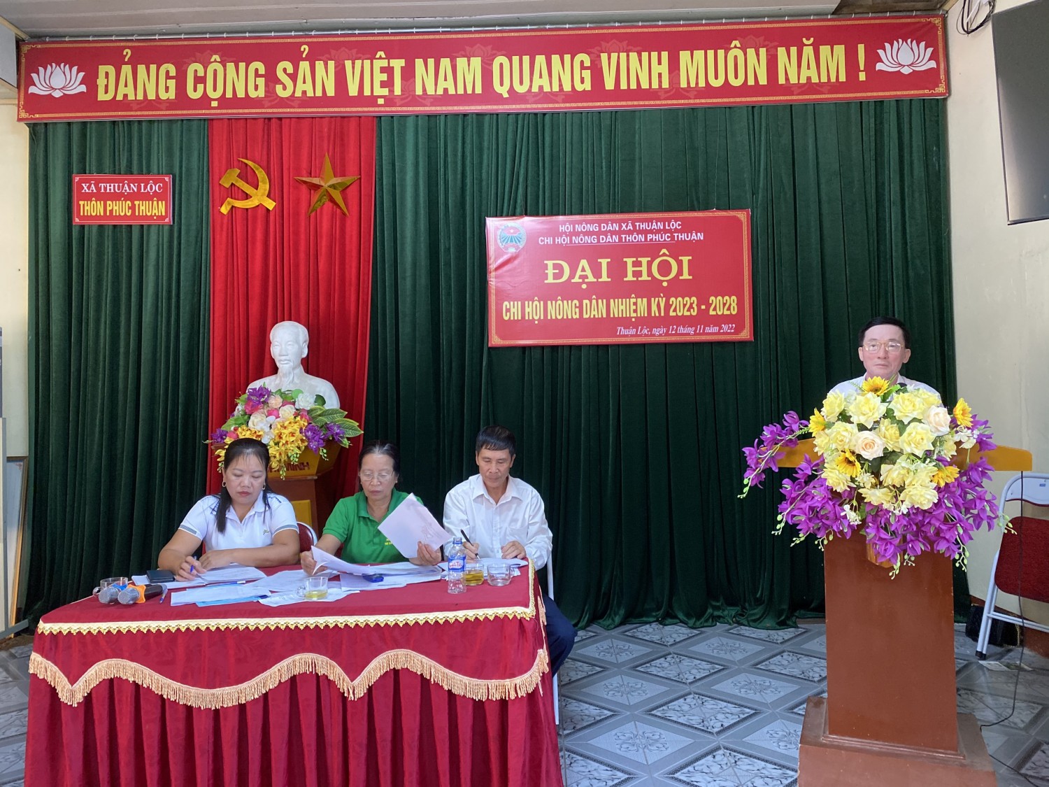 Đồng chí Nguyễn Minh Hạnh Chủ tịch Hội Nông dân xã Thuận Lộc đánh giá, giao nhiệm vụ trong nhiệm kỳ mới