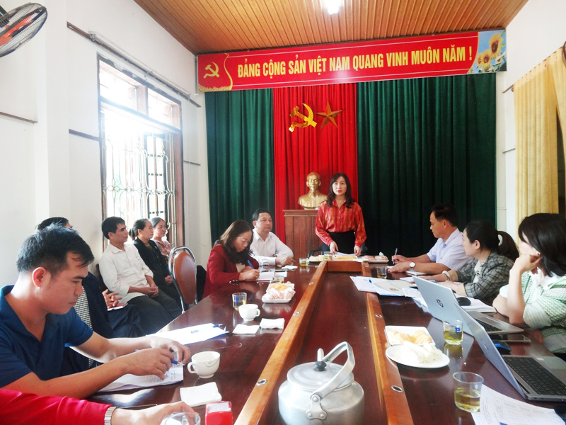 Đồng chí Nguyễn Thị Mai Thủy – Tỉnh ủy viên, Chủ tịch Hội Nông dân tỉnh làm việc tại xã Phú Phong
