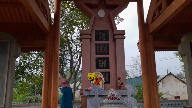 Đài tưởng niệm liệt sỹ tại thôn Hạ Tứ, xã Bùi La Nhân