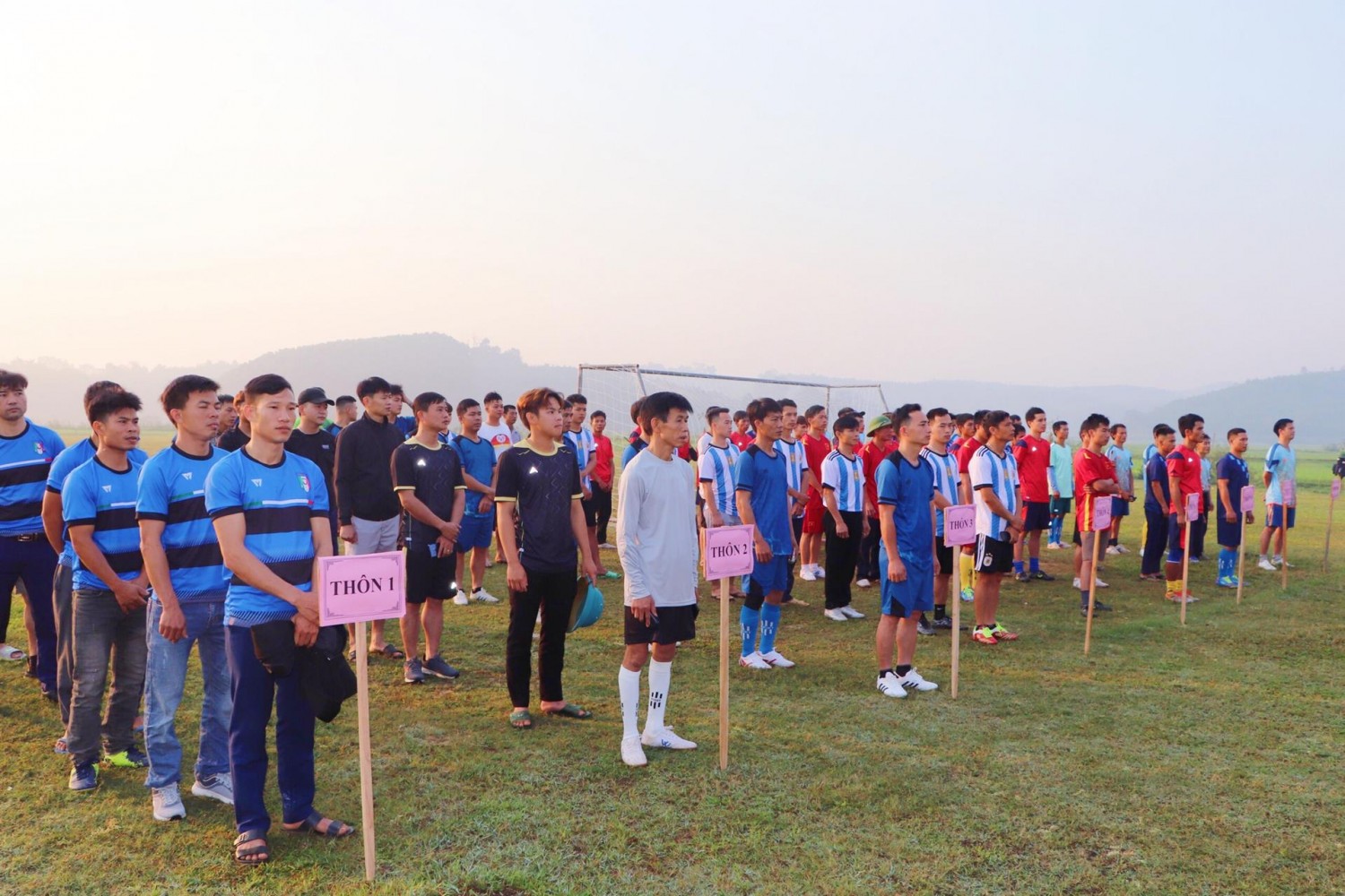 Hội Nông dân xã Đức Bồng phối hợp tổ chức giải bóng đá nam