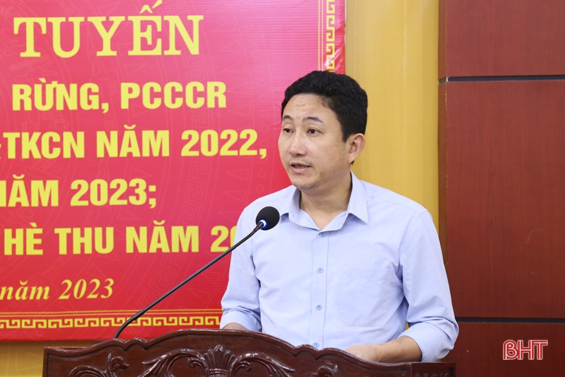 Đồng chí Trần Đức Bá - Giám đốc Đài Khí tượng Thủy văn Hà Tĩnh đưa ra một số dự báo về tình hình thời tiết năm 2023