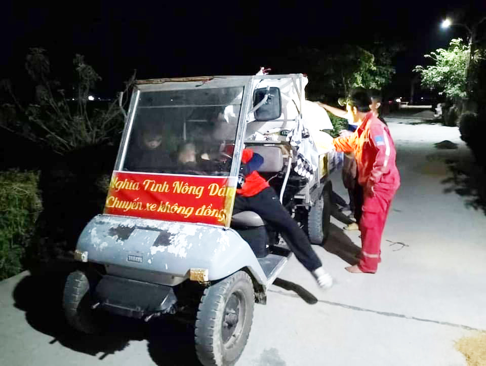 “Chuyến xe 0 đồng” chở lúa cho bà con nông dân của Hội Nông dân xã Tùng Lộc huyện Can Lộc