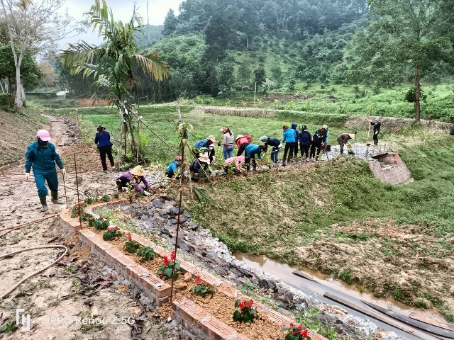 Hội viên, nông dân huyện Vũ Quang tích cực tham gia xây dựng nông thôn mới