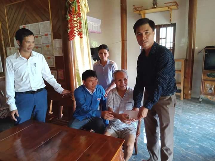 Hội Nông dân xã Thọ Điền tặng qùa cho gia đình chính sách