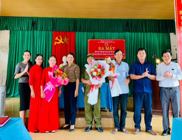 Ra mắt Câu lạc bộ "Nông dân với pháp luật" tại xã Cẩm Duệ huyện Cẩm Xuyên