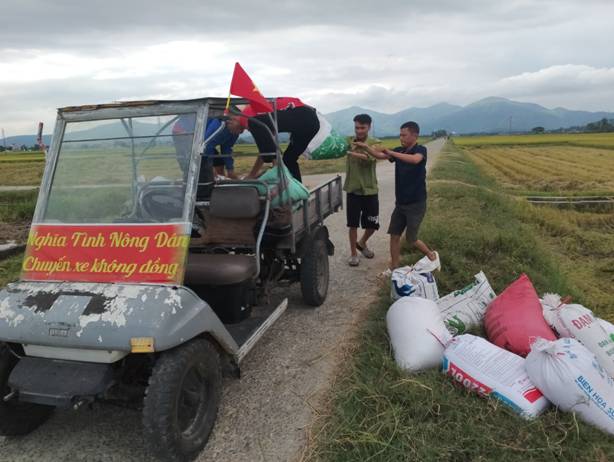 Chuyến xe chở lúa miễn phí của Hội Nông dân xã Tùng Lộc, huyện Can Lộc