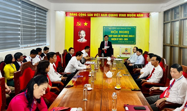Đồng chí Ngô Văn Huỳnh – Tỉnh ủy viên, Chủ tịch Hội Nông dân tỉnh chủ trì hội nghị