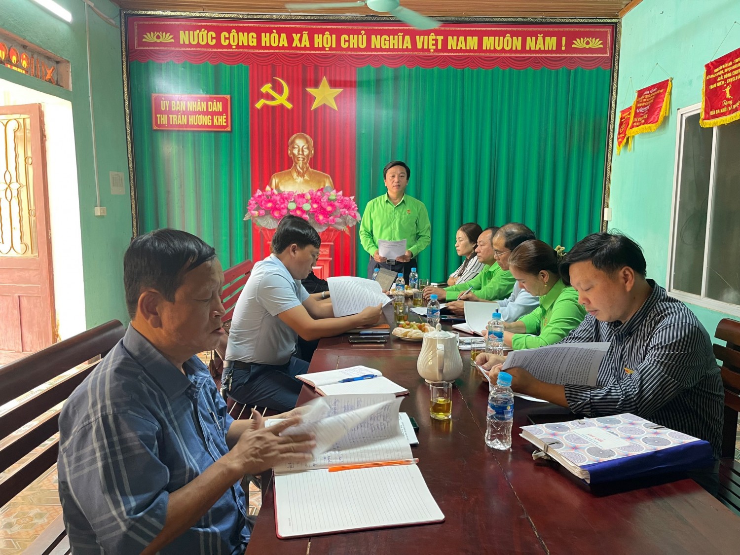 Đồng chí Đinh Cộng Tịu, HUV, Chủ tịch Hội Nông dân huyện kết luận buổi làm việc tại thị trấn huyện