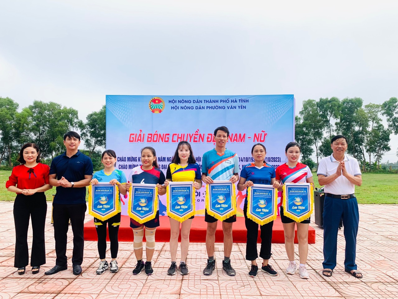 Hội Nông dân phường Văn Yên, thành phố Hà Tĩnh khai mạc giải bóng chuyền đệm nam, nữ năm 2022