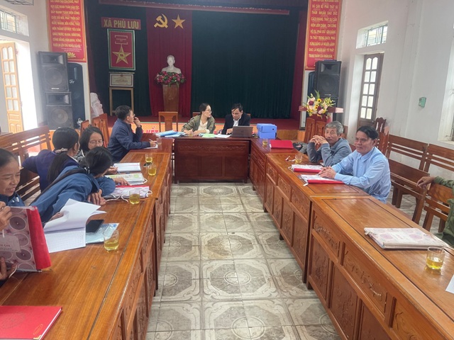 Đồng chí Dương Trí Thức, UVBTV, Trưởng Ban xây dựng Hội và các thành viên kiểm tra công tác Hội tại xã Phù Lưu