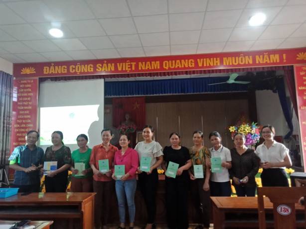 Hội Nông dân, Hội Phụ nữ xã Yên Hồ phối hợp với BHXH huyện Đức Thọ tuyên truyền chính sách BHXH, BHYT