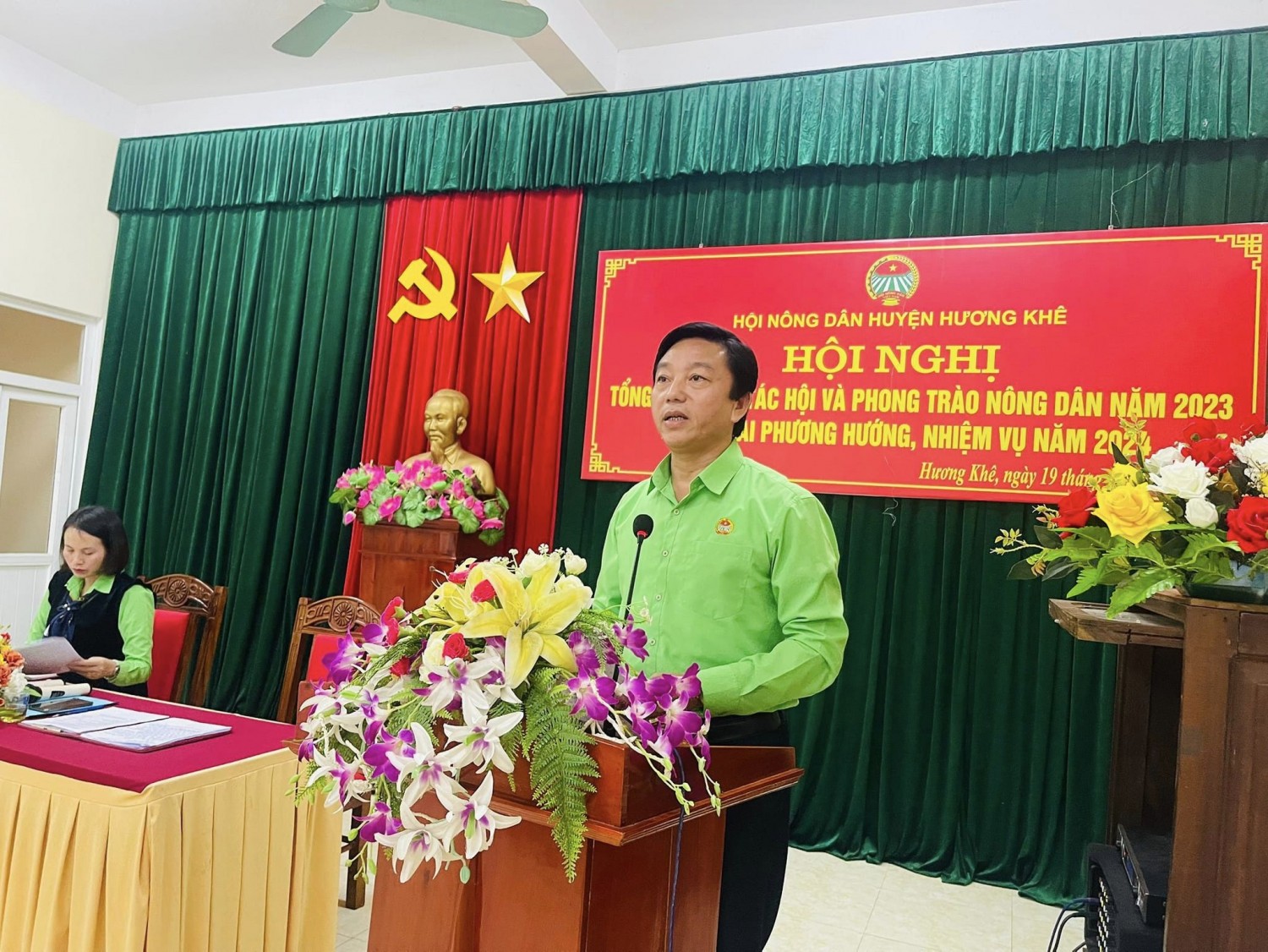 Đồng chí Đinh Công Tịu - HUV, Chủ tịch Hội Nông dân huyện khai mạc