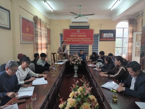 Đồng chí Nguyễn Thanh Phương – Chủ tịch Hội Nông dân xã triển khai các nội dung
