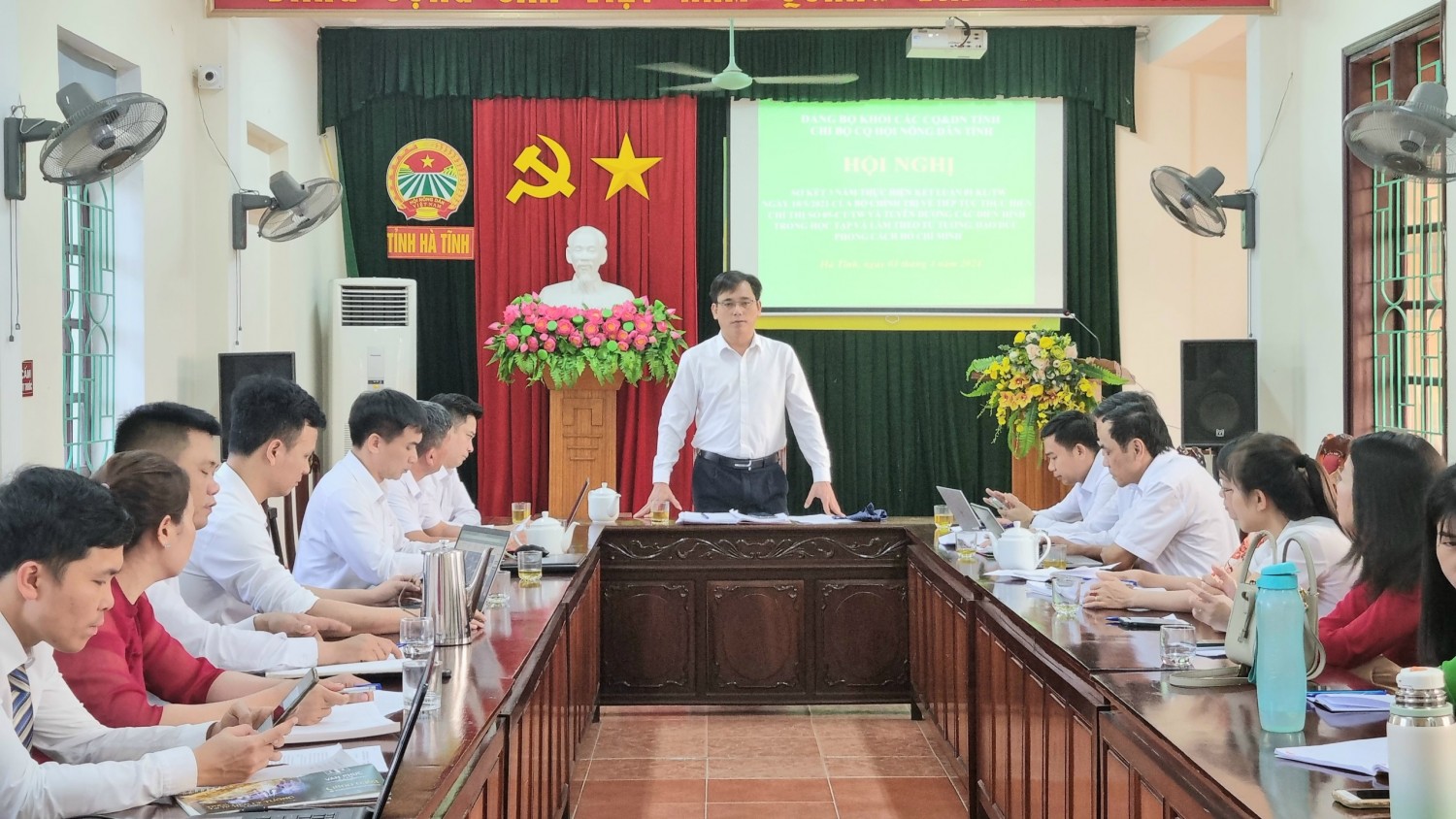 Chi bộ cơ quan Hội Nông dân tỉnh sơ kết 3 năm thực hiện Kết luận số 01- KL/TW của Bộ Chính trị “về đẩy mạnh học tập và làm theo tư tưởng, đạo đức, phong cách Hồ Chí Minh”