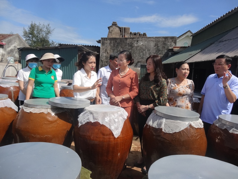 Cở chế biến nước mắm Nhất Ninh xã Kỳ Ninh, thị xã Kỳ Anh - hộ sản xuất kinh doanh giỏi cấp tỉnh nhiều năm nay