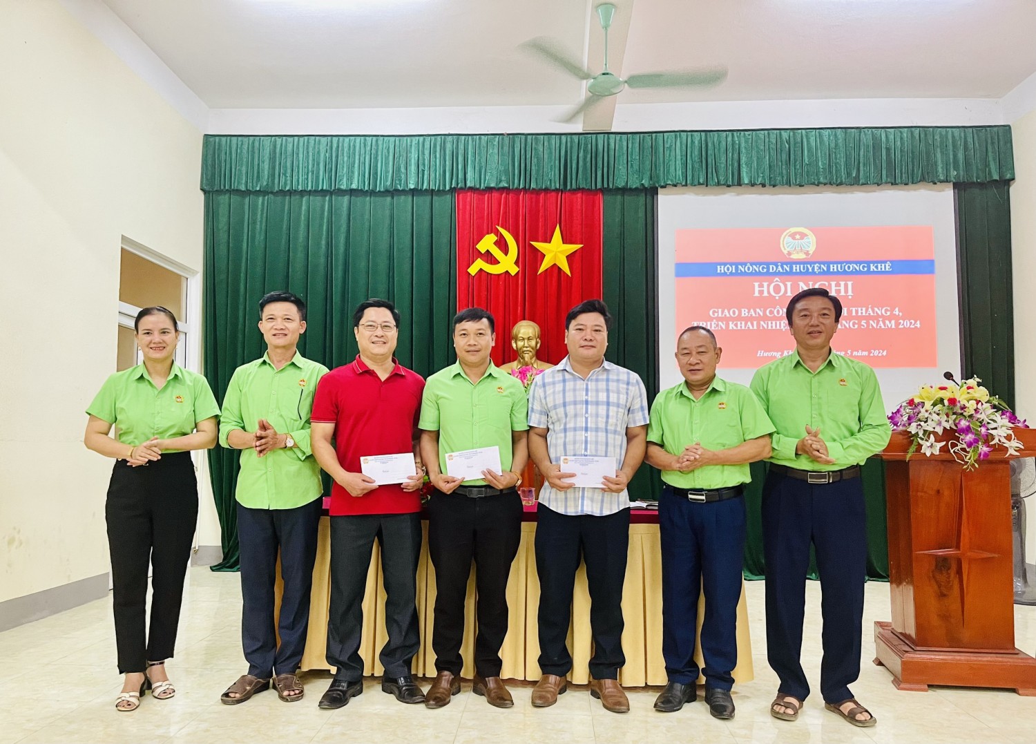 Chia tay BTV, BCH và PCTHND xẫ Hương Lâm chuyển công tác