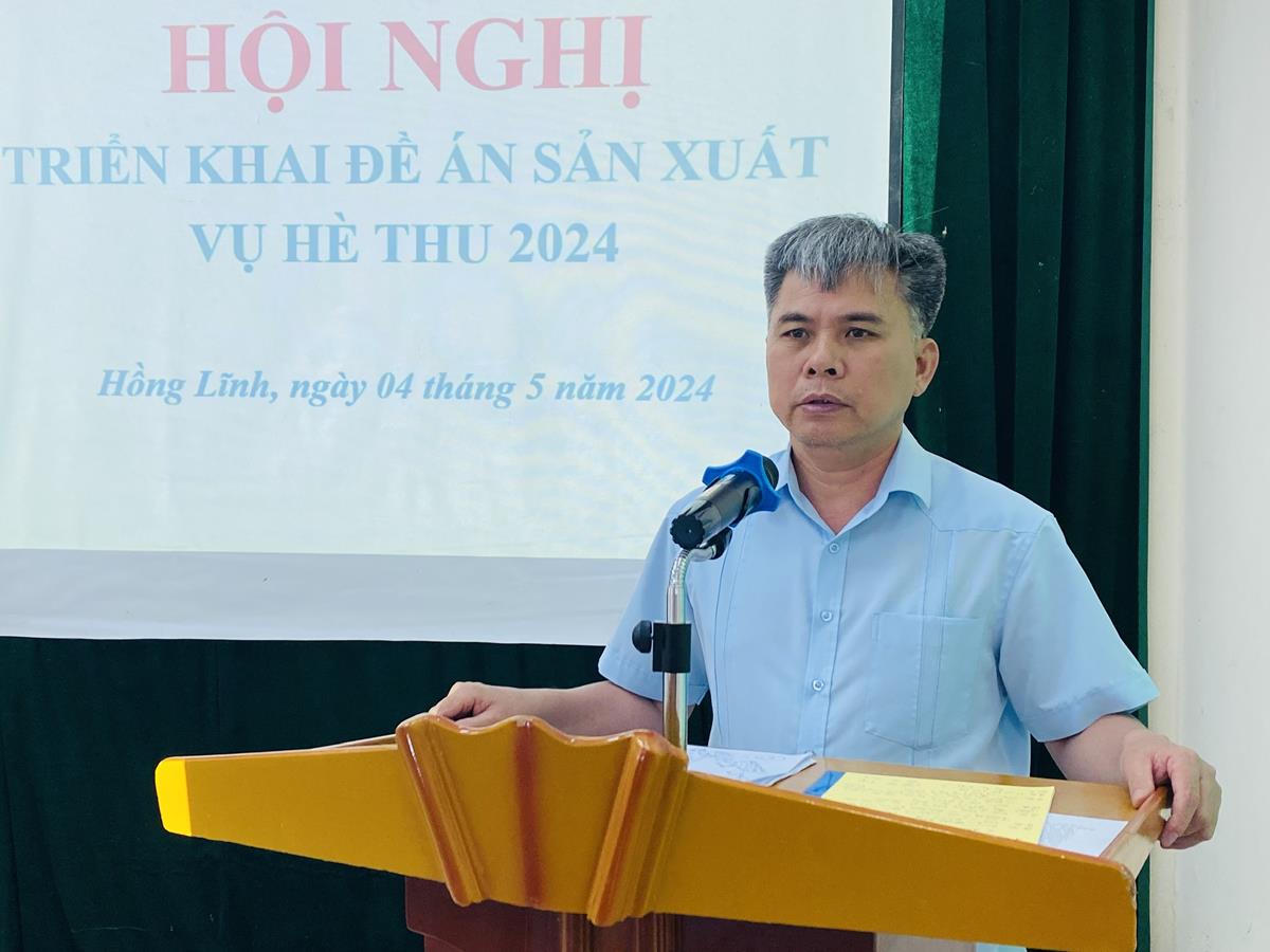 Đồng chí Tôn Quang Ngọc, UVBTV Thị ủy, Phó Chủ tịch UBND Thị xã phát biểu tại hội thảo