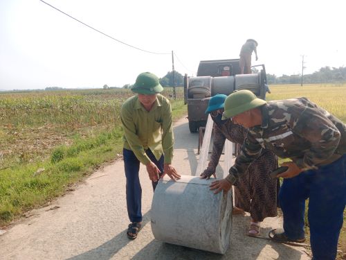 Hội Nông dân xã Quang Vĩnh ra mắt mô hình thu gom vỏ chai, bao bì thuốc bảo vệ thực vật trên đồng ruộng