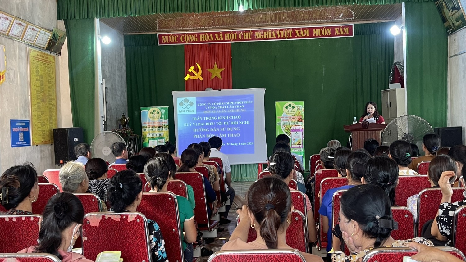 Hội Nông dân thị trấn Cẩm Xuyên tích cực phối hợp tổ chức các hoạt động dịch vụ hỗ trợ nông dân