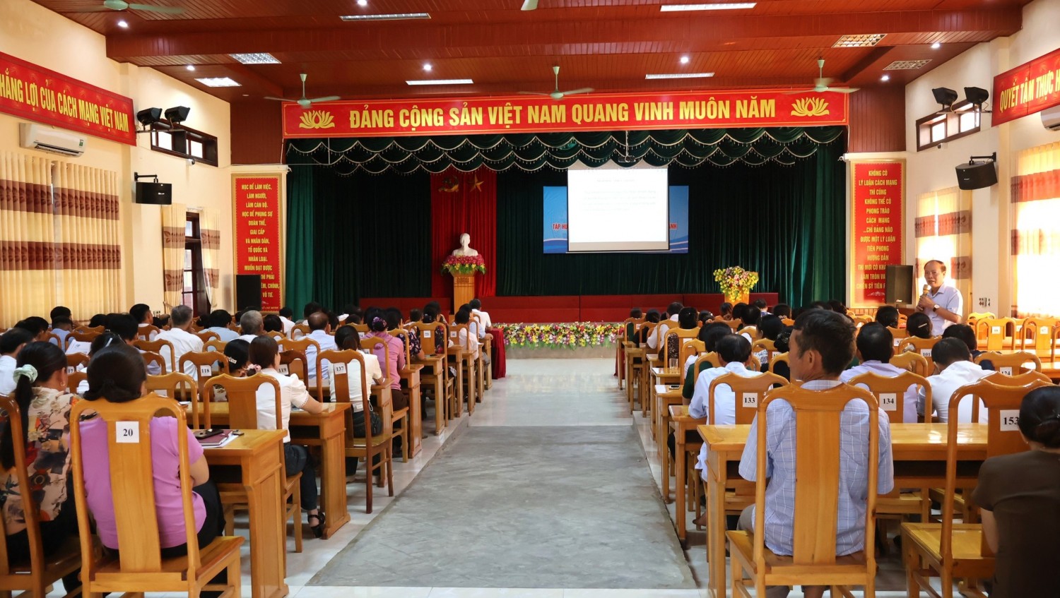 Hội Nông dân huyện Lộc Hà phối hợp tổ chức lớp tập huấn tuyên truyền điểm về sản xuất nông sản an toàn thực phẩm