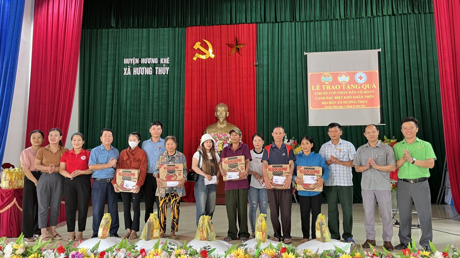 Kết nối, trao tặng 20 suất quà cho các hộ gia đình nông dân có hoàn cảnh đặc biệt khó khăn trên địa bàn xã Hương Thủy