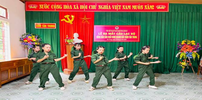 Hội Nông dân xã Hương Trạch ra mắt Câu lạc bộ Nông dân sản xuất kinh doanh giỏi