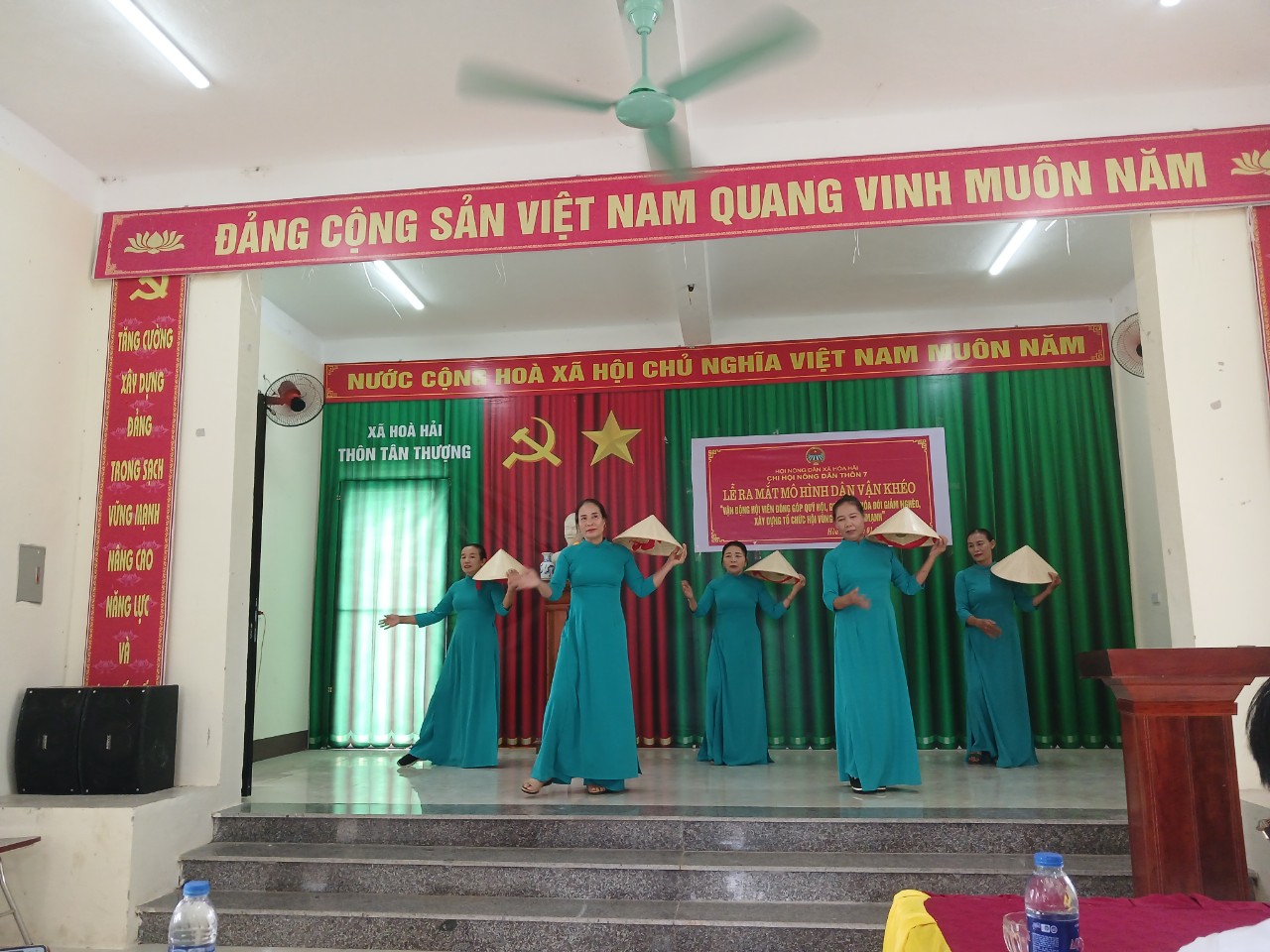 Văn nghệ chào mừng2