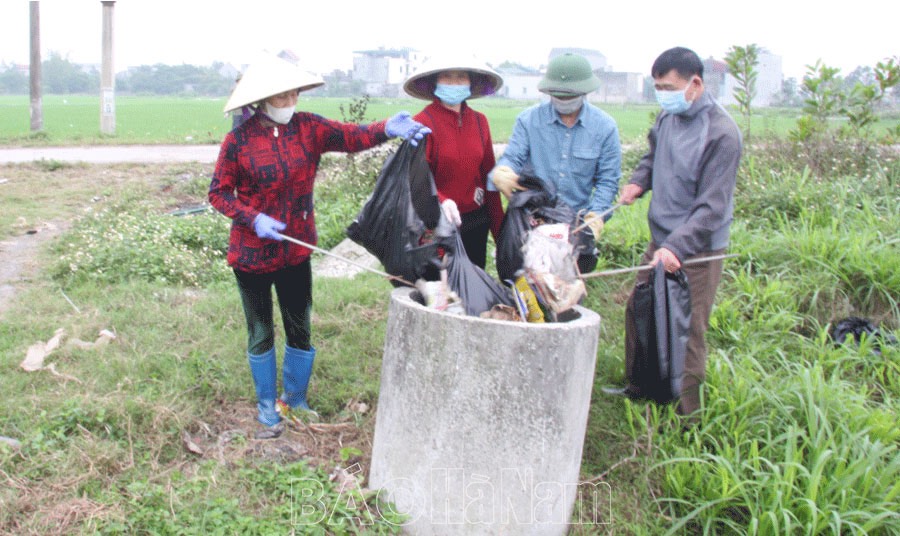 Trung Lộc phát huy mô hình “Thu gom vỏ chai, bao bì thuốc bảo vệ thực vật trên đồng ruộng”