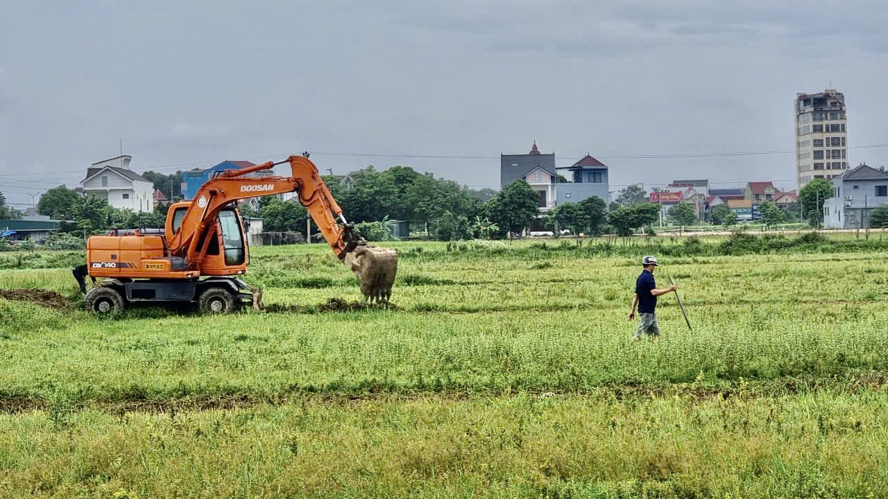 Hội Nông dân thị trấn Đức Thọ đẩy mạnh tuyên truyền, phối hợp quyết liệt thực hiện công tác tích tụ, chuyển đổi ruộng đất nông nghiệp năm 2024